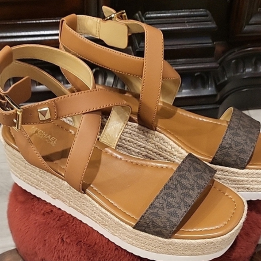 Michael Kors Tan and Brown Platform Sandals - Picture 2 of 6